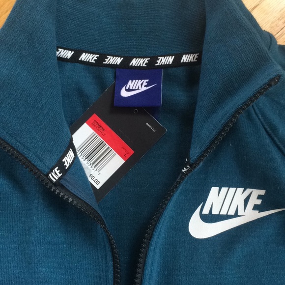 NIKE athletic track jacket - Picture 3 of 8